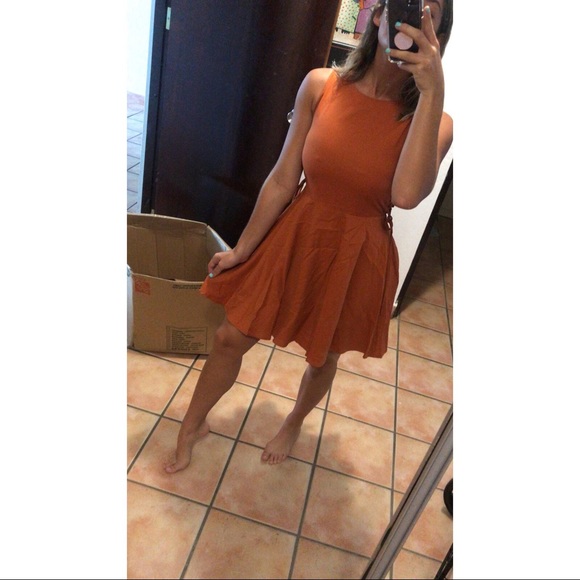 Hello Weekend Dress - Picture 2 of 3